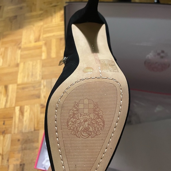 VINCE CAMUTO - over the knee - Picture 7 of 10